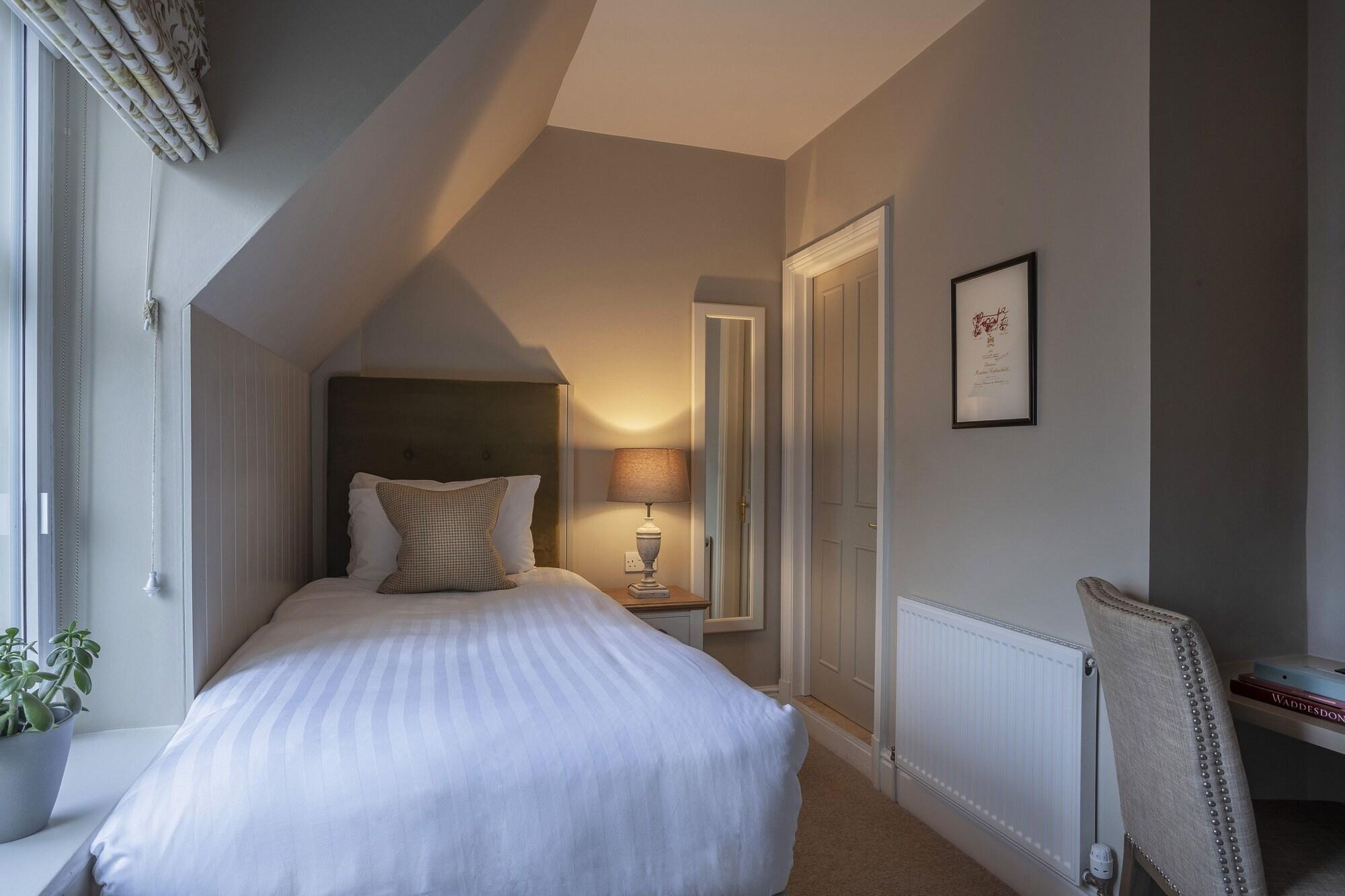 The Five Arrows Hotel Waddesdon Exteriör bild