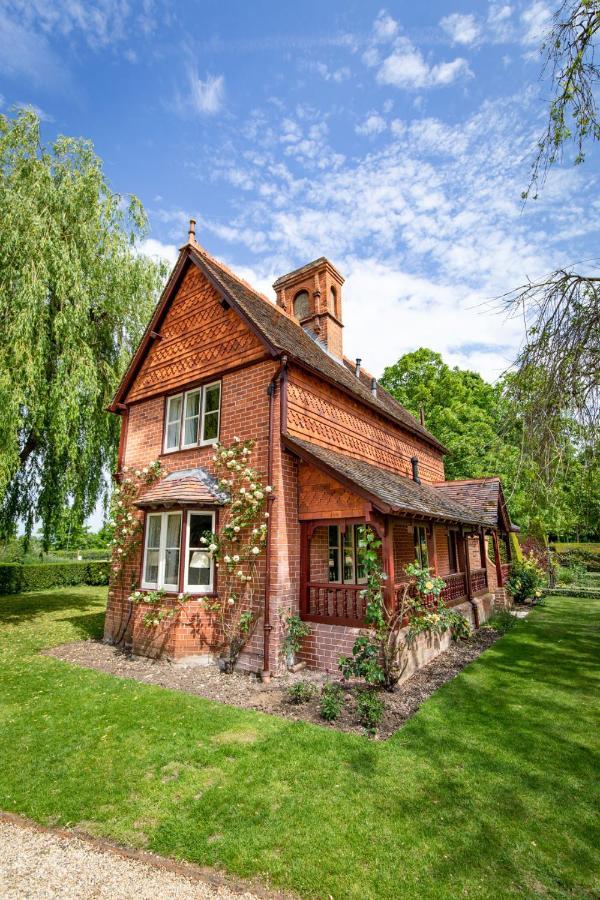 The Five Arrows Hotel Waddesdon Exteriör bild