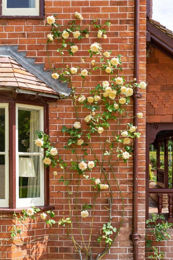 The Five Arrows Hotel Waddesdon Exteriör bild